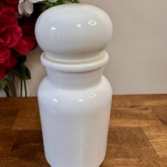 Vintage White Milk Glass Apothecary Jar Belgium Lidded Container‎ Kitchen Decor - Picture 3 of 6